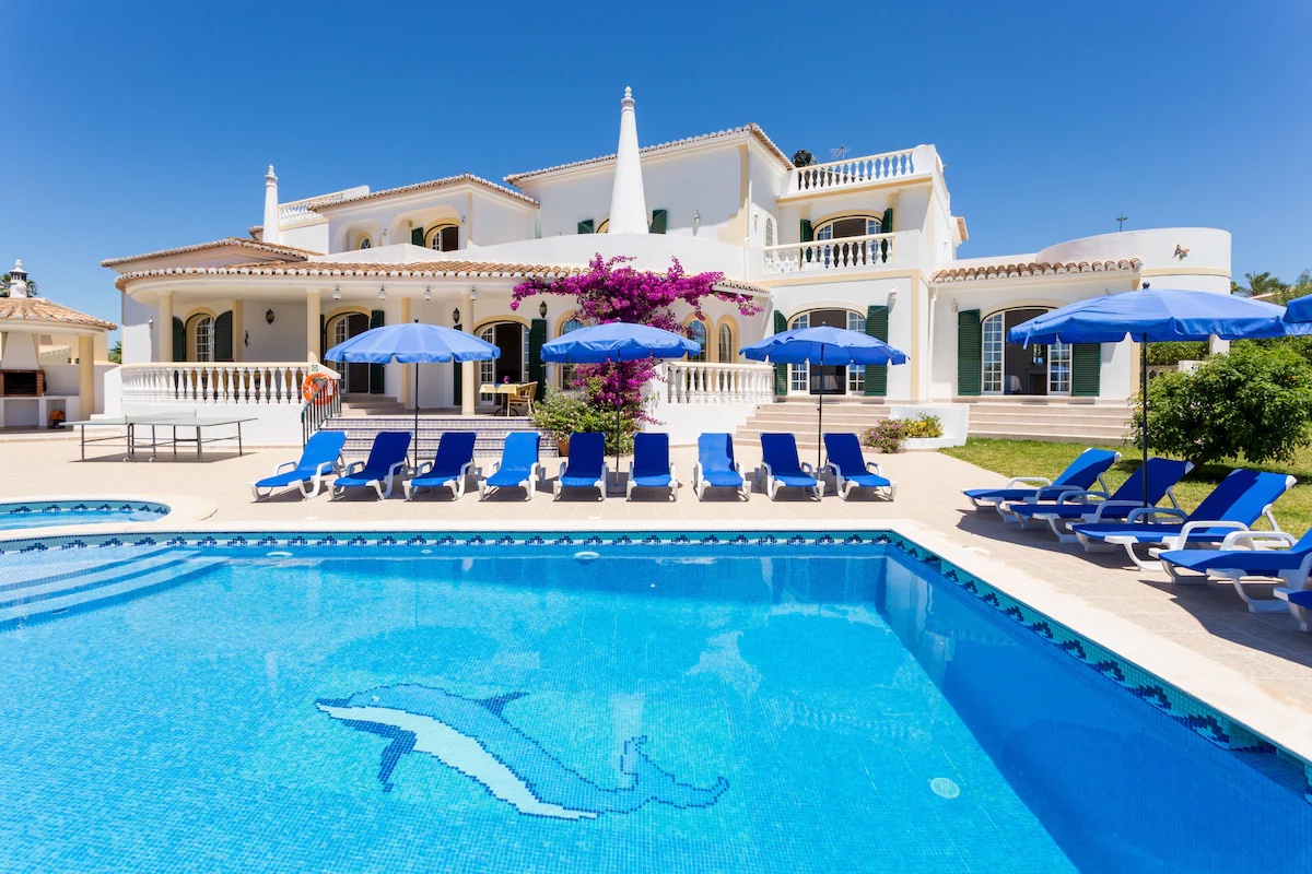 Algarve Villa pool dolphin design